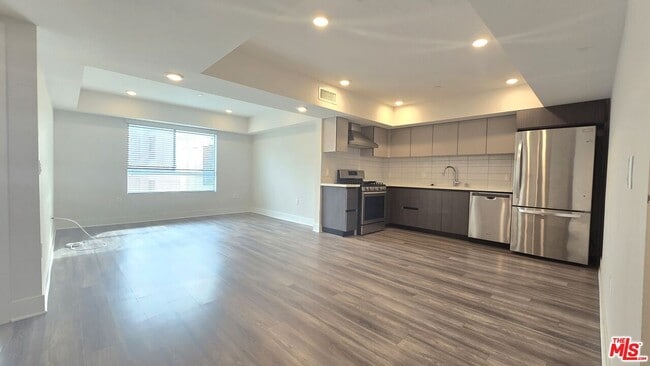 5030 Rosewood Ave in Los Angeles, CA - Building Photo - Building Photo