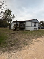 240 Clark Ln in Giddings, TX - Building Photo