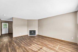 Hershey Clearwater Townhomes in Bloomington, IL - Building Photo - Building Photo