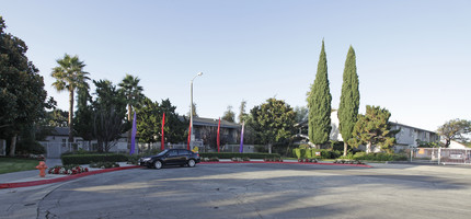 Seranado Fountain Apartments in Orange, CA - Building Photo - Building Photo