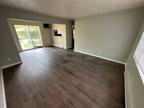 6219 Graceland Ave in Cincinnati, OH - Building Photo - Building Photo