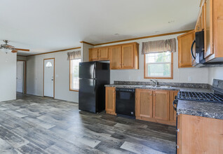 Lake Erie Estates in Fredonia, NY - Building Photo - Building Photo