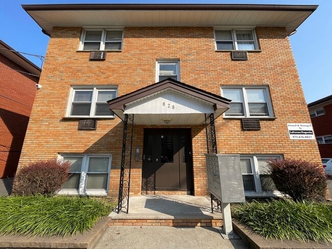 824-828-832 Grove St