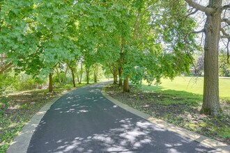 7 Creekside Ln in Barrington, IL - Building Photo - Building Photo