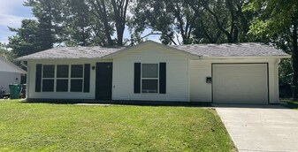 1955 Sir Richard Ct in Decatur, IL - Building Photo