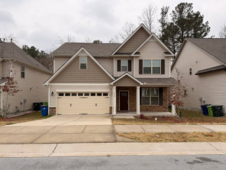 7336 Birchshire Dr in Raleigh, NC - Foto de edificio