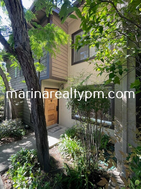 886 Redwood Ct in Crockett, CA - Building Photo