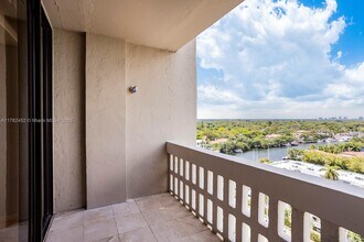 90 Edgewater Dr in Miami, FL - Building Photo - Building Photo