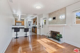 1537 Cabrillo Ave in Los Angeles, CA - Building Photo - Building Photo