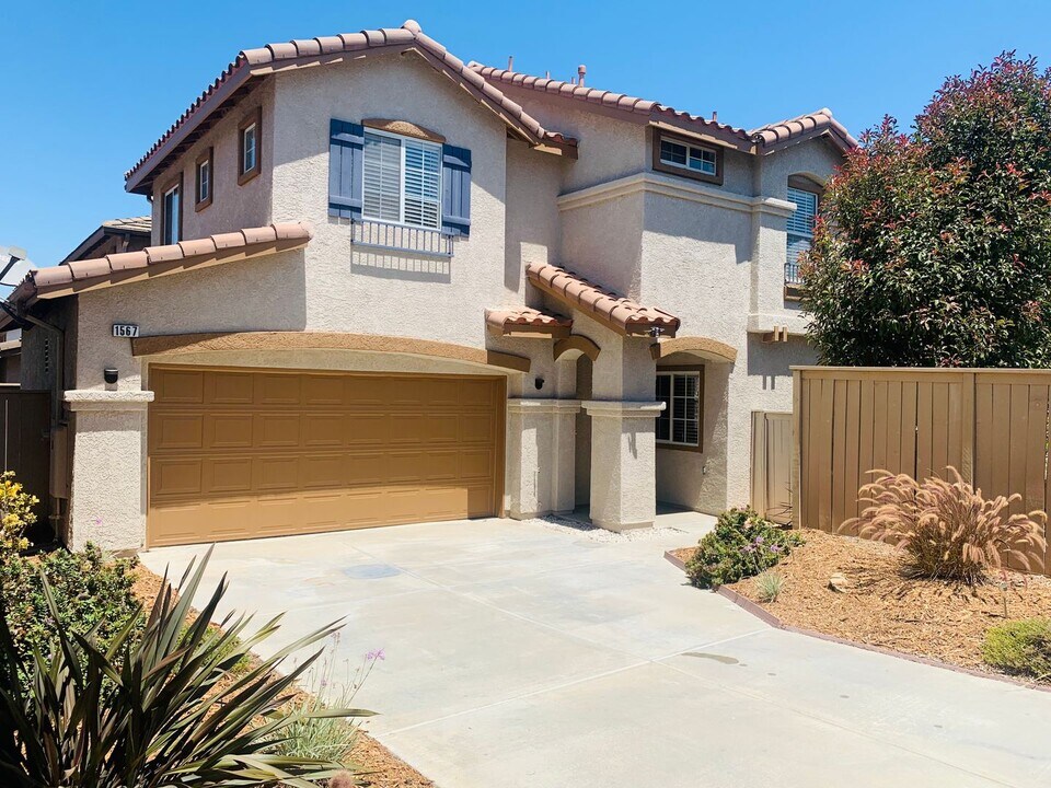 1567 La Verada Ct in Camarillo, CA - Building Photo