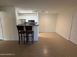 7701 Timberlin Park Blvd in Jacksonville, FL - Foto de edificio - Building Photo