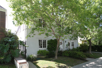 9924 Robbins Dr in Beverly Hills, CA - Building Photo - Primary Photo