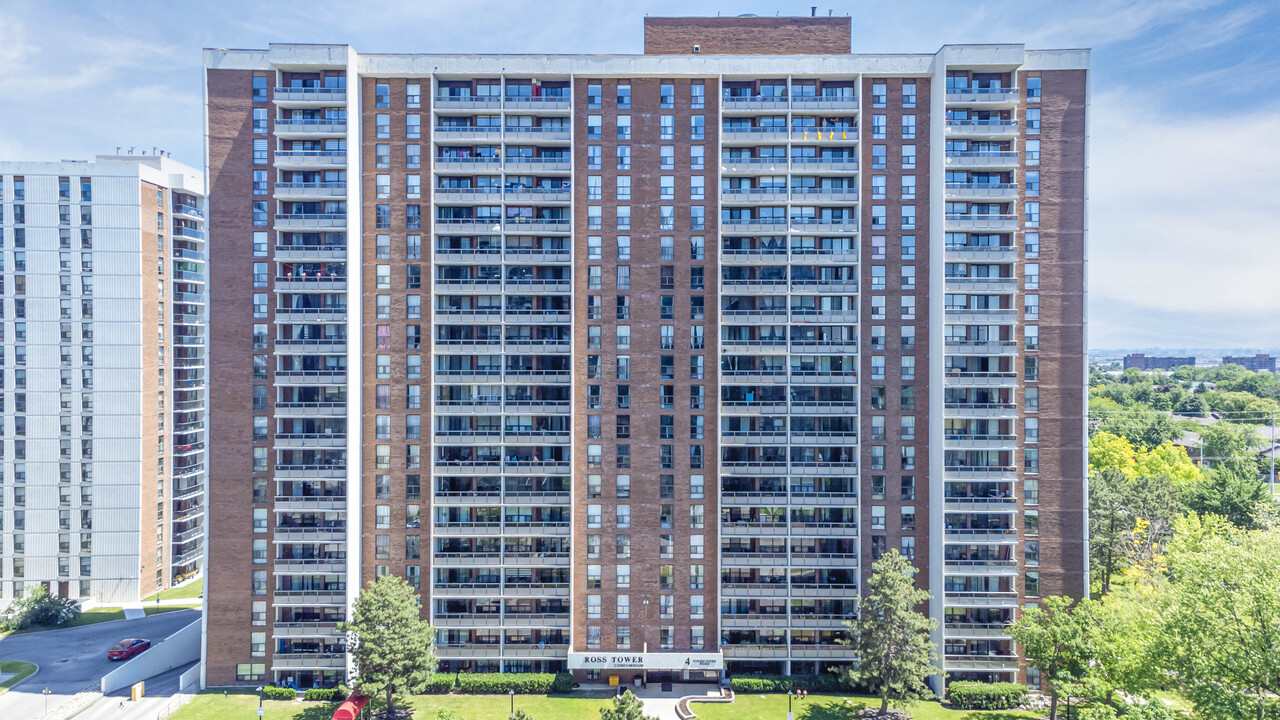 Ross Towers in Brampton, ON - Building Photo