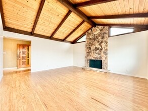 840 Dell Rd in Pacifica, CA - Foto de edificio - Building Photo