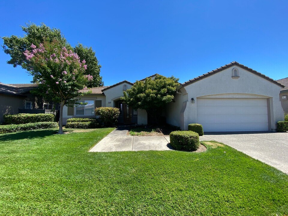 2528 Granite Park Ln in Elk Grove, CA - Building Photo