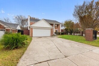 509 Newberry St in Grand Prairie, TX - Building Photo - Building Photo