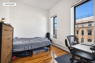 190 Meserole St in Brooklyn, NY - Building Photo - Building Photo