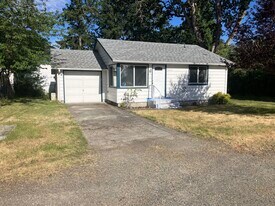 9836 Whitman Ave SW in Lakewood, WA - Building Photo