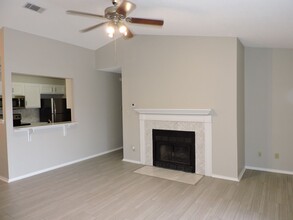 601 E Burgess Rd in Pensacola, FL - Foto de edificio - Building Photo