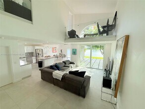 10626 NW 7th St in Pembroke Pines, FL - Building Photo - Building Photo