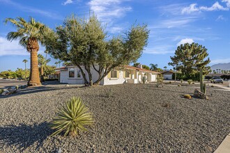 880 N Camino Condor in Palm Springs, CA - Building Photo - Building Photo