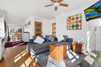 9 Sunset Ave, Unit Mid in Venice, CA - Building Photo - Building Photo