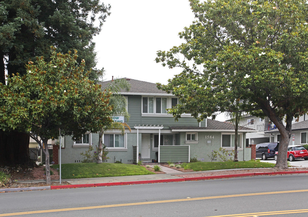 1584 Hollenbeck Ave in Sunnyvale, CA - Building Photo