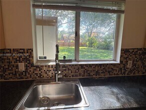 2522 NE 184th Terrace in North Miami Beach, FL - Building Photo - Building Photo