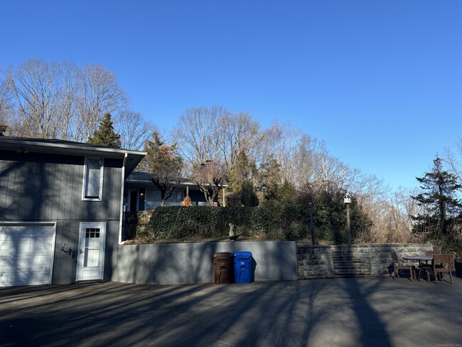 59 Linsley Lake Rd in North Branford, CT - Building Photo - Building Photo