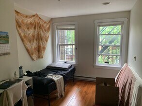 96 Hammond St, Unit 2 in Boston, MA - Foto de edificio - Building Photo