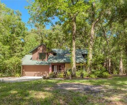 11824 SW 55th St in Micanopy, FL - Building Photo