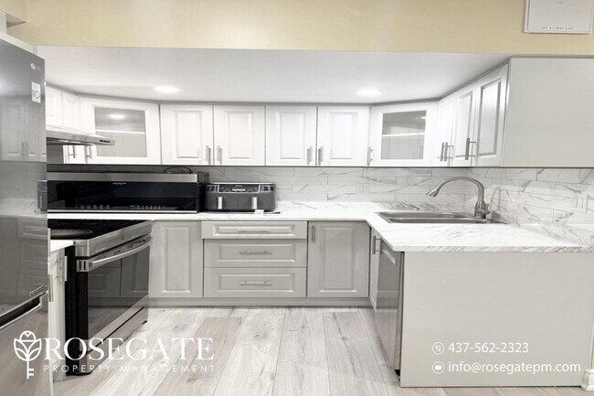 2416A Eglinton Ave E in Toronto, ON - Building Photo - Building Photo