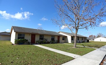 Park Hill Terrace in Zephyrhills, FL - Building Photo - Building Photo