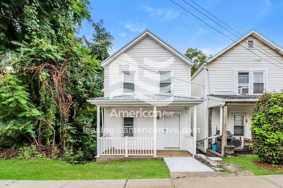 235 Burton Ave in Washington, PA - Building Photo