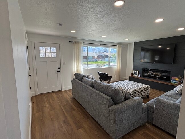 954 S 100 W in Orem, UT - Foto de edificio - Building Photo