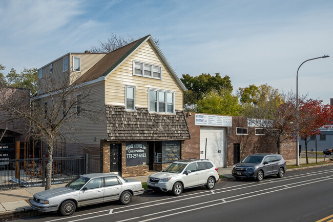 4245 N Elston Ave in Chicago, IL - Building Photo - Building Photo