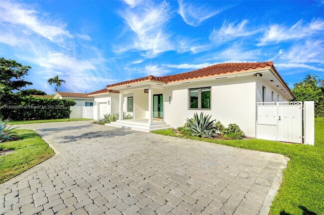 555 SW 27th Rd in Miami, FL - Building Photo - Building Photo