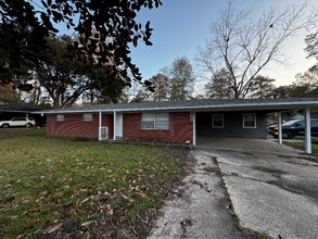 1728 General Pershing St in Laurel, MS - Foto de edificio - Building Photo