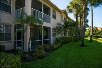 526 Laguna Royale Blvd in Naples, FL - Building Photo - Building Photo