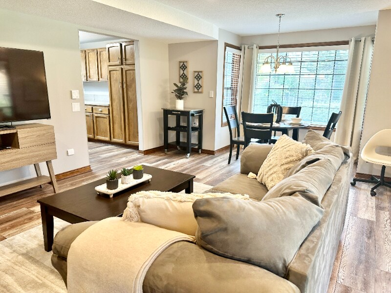 12245 SW Ann Ct in Tigard, OR - Foto de edificio