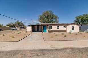 900 S Gary Ave in Monahans, TX - Building Photo