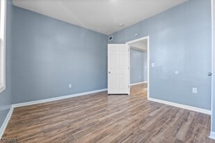 302 Clinton Pl in Newark, NJ - Building Photo