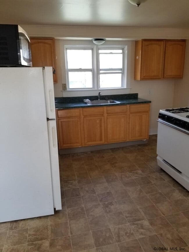 84 Main St in Cohoes, NY - Building Photo - Building Photo