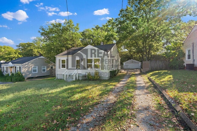 2009 Oakwood Ave in Nashville, TN - Building Photo - Building Photo