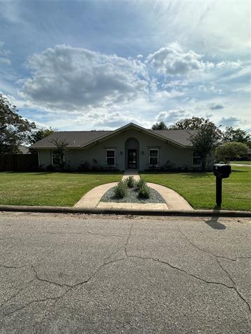 104 Kingswood Dr in Greenville, TX - Building Photo