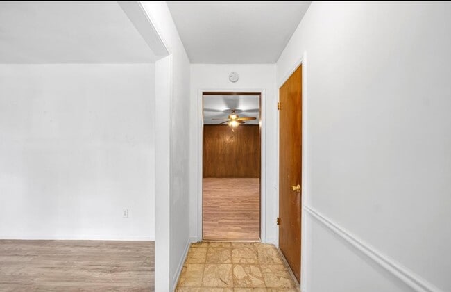 8447 Sterlingshire St in Houston, TX - Building Photo - Building Photo