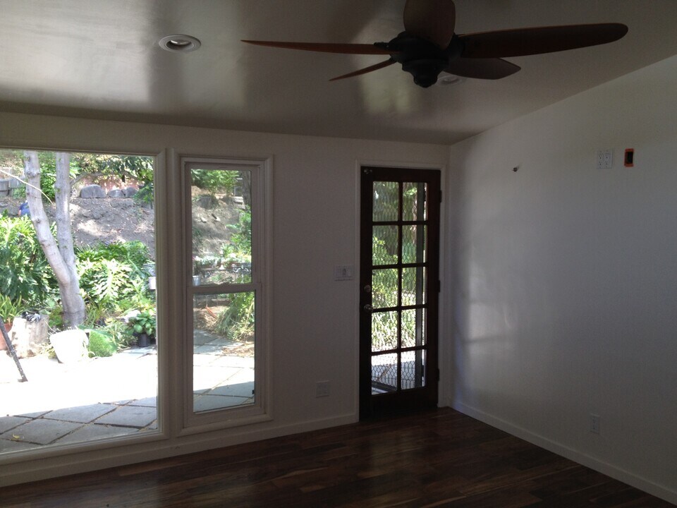 3463 Mandeville Canyon Rd in Los Angeles, CA - Building Photo