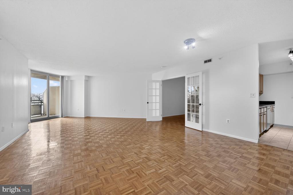 7111 Woodmont Ave in Chevy Chase, MD - Building Photo