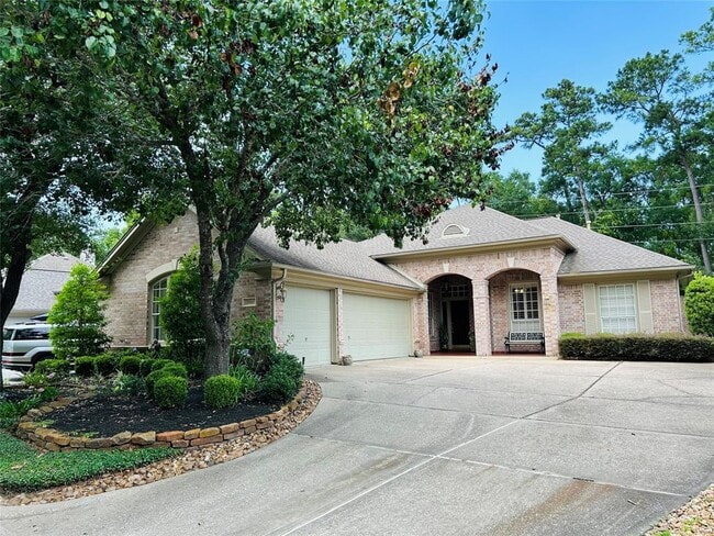 property at 2814 N Strathford Ln