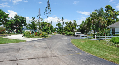 Celebration Townhomes in Margate, FL - Foto de edificio - Building Photo